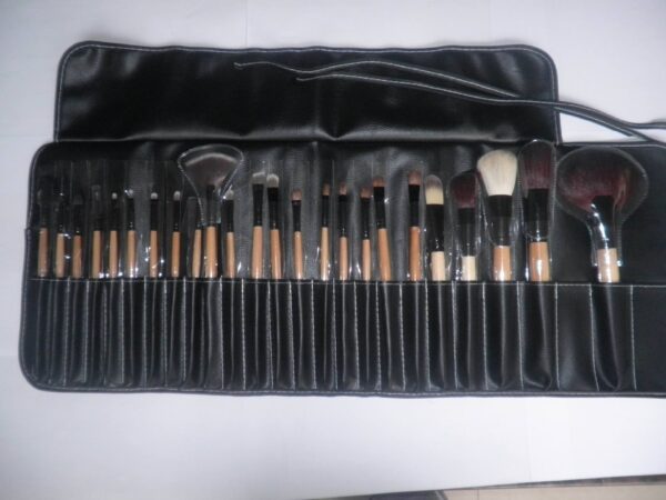 Ensemble de 24 pinceaux de maquillage de qualité supérieure en bois noir et rose - sans logo - Image 3